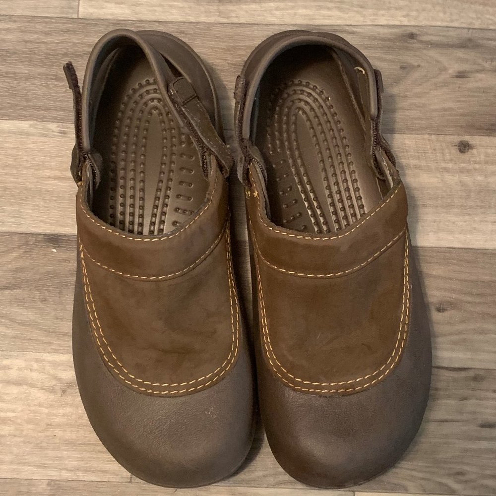 TAN CROC STYLE SHOE WOMEN'S SIZE 10